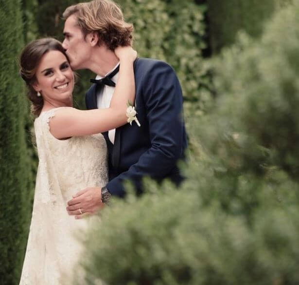Mia Griezmann parents Antoine Griezmann and Erika Choperena at their wedding.